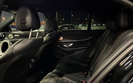 Mercedes-Benz E-Класс, 2019 год, 3 350 000 рублей, 4 фотография