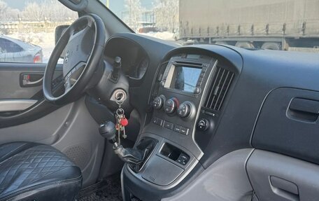 Hyundai H-1 II рестайлинг, 2011 год, 1 500 000 рублей, 10 фотография