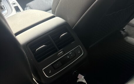 Audi A4, 2019 год, 2 399 999 рублей, 8 фотография