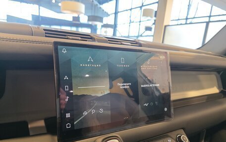 Land Rover Defender II, 2022 год, 11 900 000 рублей, 16 фотография