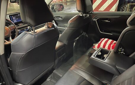 Toyota RAV4, 2021 год, 3 950 000 рублей, 19 фотография
