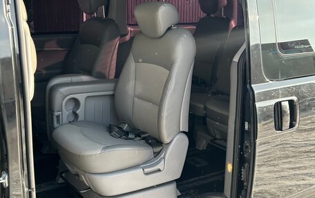 Hyundai Grand Starex Grand Starex I рестайлинг 2, 2012 год, 1 790 000 рублей, 13 фотография