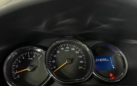 Renault Logan II, 2016 год, 635 000 рублей, 7 фотография