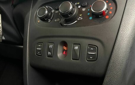 Renault Logan II, 2016 год, 635 000 рублей, 14 фотография