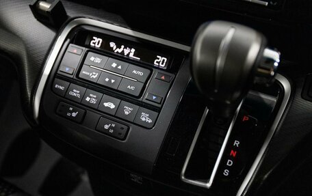 Honda Stepwgn IV, 2018 год, 2 290 000 рублей, 17 фотография