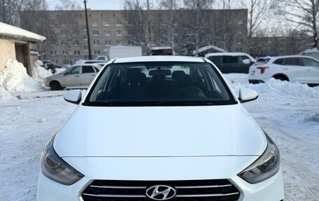 Hyundai Solaris II рестайлинг, 2017 год, 990 000 рублей, 4 фотография