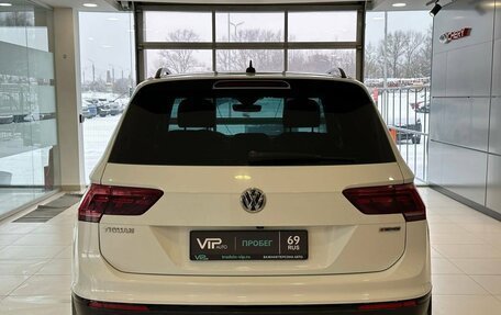 Volkswagen Tiguan II, 2019 год, 2 597 000 рублей, 5 фотография