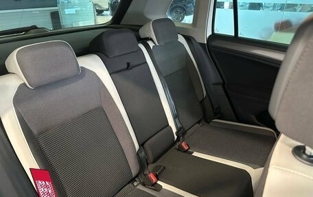 Volkswagen Tiguan II, 2019 год, 2 597 000 рублей, 10 фотография