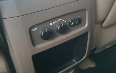 Toyota Land Cruiser Prado 120 рестайлинг, 2006 год, 2 600 000 рублей, 16 фотография