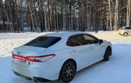 Toyota Camry, 2021 год, 3 550 000 рублей, 6 фотография