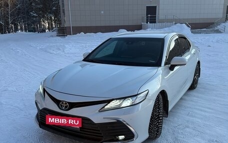 Toyota Camry, 2021 год, 3 550 000 рублей, 4 фотография