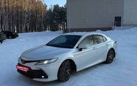 Toyota Camry, 2021 год, 3 550 000 рублей, 2 фотография