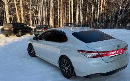 Toyota Camry, 2021 год, 3 550 000 рублей, 7 фотография