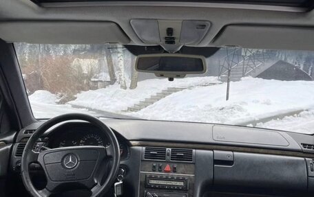 Mercedes-Benz E-Класс, 1996 год, 420 000 рублей, 6 фотография