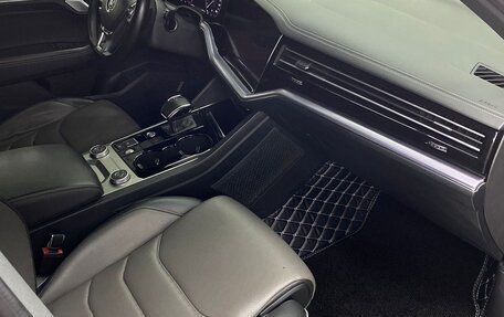 Volkswagen Touareg III, 2018 год, 6 000 000 рублей, 25 фотография