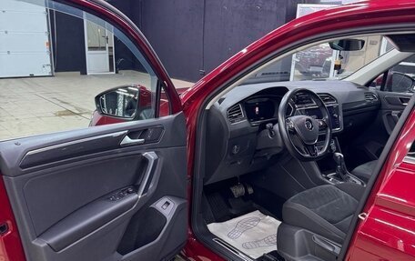 Volkswagen Tiguan II, 2017 год, 2 200 000 рублей, 10 фотография