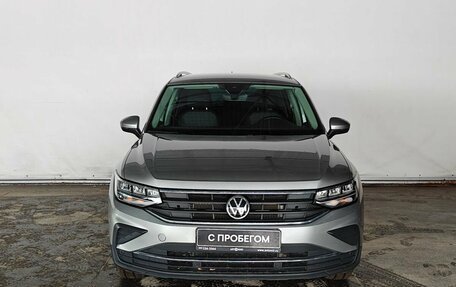 Volkswagen Tiguan II, 2021 год, 3 885 000 рублей, 2 фотография