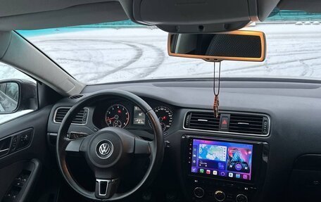 Volkswagen Jetta VI, 2013 год, 695 000 рублей, 3 фотография