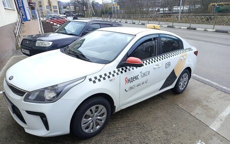 KIA Rio IV, 2018 год, 850 000 рублей, 2 фотография