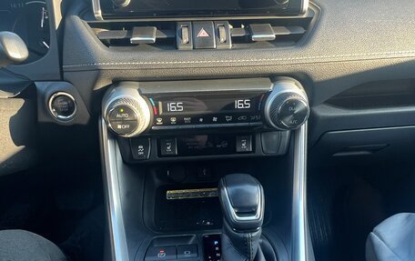 Toyota RAV4, 2021 год, 3 870 000 рублей, 9 фотография