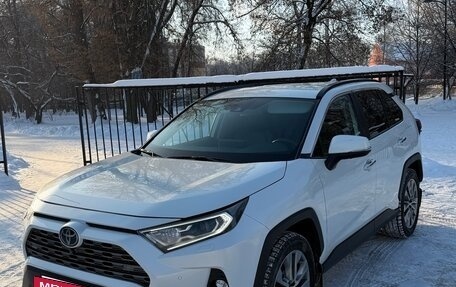 Toyota RAV4, 2021 год, 3 870 000 рублей, 3 фотография