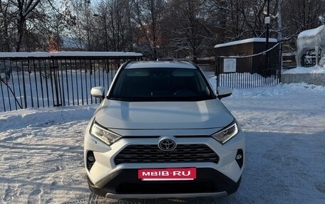 Toyota RAV4, 2021 год, 3 870 000 рублей, 2 фотография