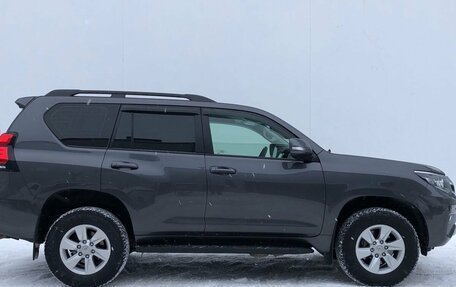 Toyota Land Cruiser Prado 150 рестайлинг 2, 2021 год, 5 950 000 рублей, 4 фотография