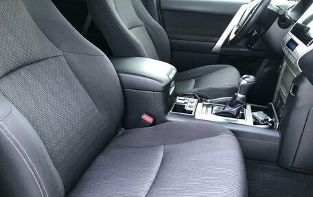 Toyota Land Cruiser Prado 150 рестайлинг 2, 2021 год, 5 950 000 рублей, 10 фотография