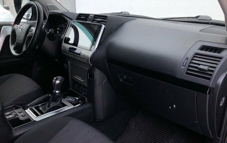 Toyota Land Cruiser Prado 150 рестайлинг 2, 2021 год, 5 950 000 рублей, 9 фотография