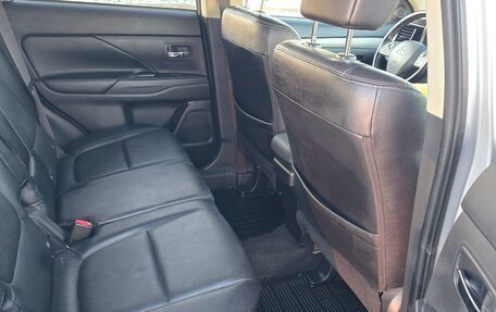 Mitsubishi Outlander III рестайлинг 3, 2012 год, 1 357 000 рублей, 6 фотография