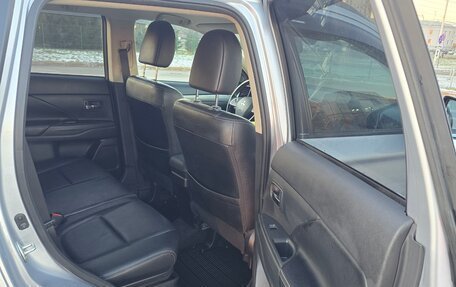 Mitsubishi Outlander III рестайлинг 3, 2012 год, 1 357 000 рублей, 5 фотография