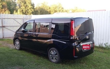 Honda Stepwgn IV, 2017 год, 1 760 000 рублей, 14 фотография