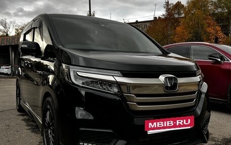 Honda Stepwgn IV, 2017 год, 2 300 000 рублей, 2 фотография