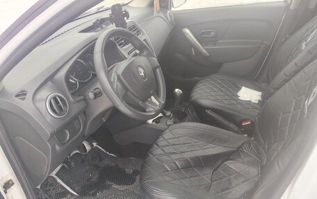 Renault Logan II, 2017 год, 500 000 рублей, 4 фотография