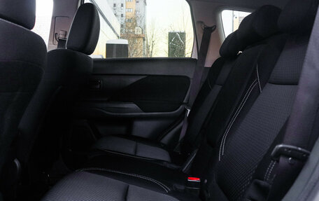 Mitsubishi Outlander III рестайлинг 3, 2021 год, 2 455 000 рублей, 10 фотография