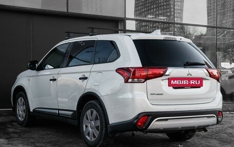 Mitsubishi Outlander III рестайлинг 3, 2021 год, 2 455 000 рублей, 7 фотография