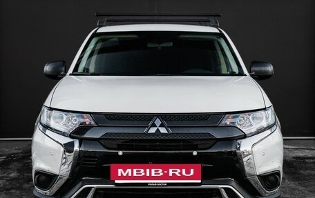 Mitsubishi Outlander III рестайлинг 3, 2021 год, 2 455 000 рублей, 2 фотография