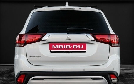 Mitsubishi Outlander III рестайлинг 3, 2021 год, 2 455 000 рублей, 6 фотография