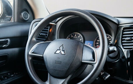 Mitsubishi Outlander III рестайлинг 3, 2021 год, 2 455 000 рублей, 19 фотография