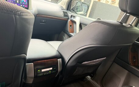 Toyota Land Cruiser Prado 150 рестайлинг 2, 2011 год, 3 500 000 рублей, 2 фотография