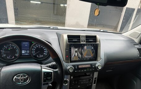 Toyota Land Cruiser Prado 150 рестайлинг 2, 2011 год, 3 500 000 рублей, 13 фотография