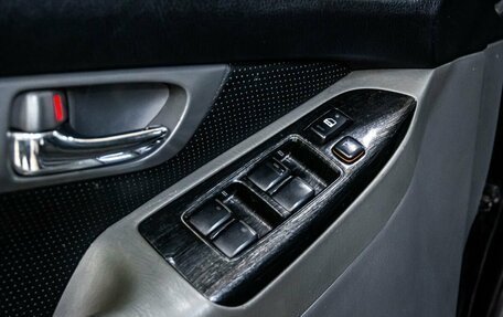 Toyota Land Cruiser Prado 120 рестайлинг, 2005 год, 1 649 000 рублей, 15 фотография