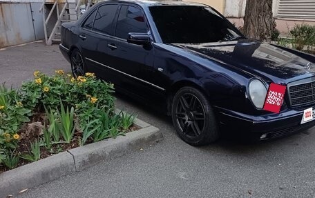 Mercedes-Benz E-Класс, 1998 год, 400 000 рублей, 2 фотография