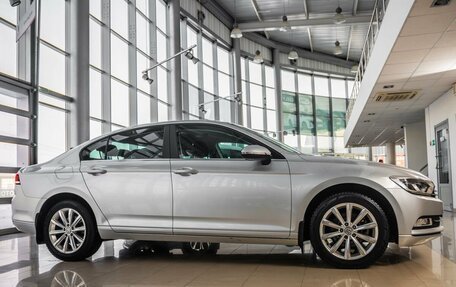 Volkswagen Passat B8 рестайлинг, 2015 год, 1 598 000 рублей, 2 фотография
