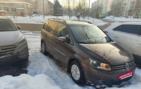 Volkswagen Touran III, 2011 год, 640 000 рублей, 3 фотография