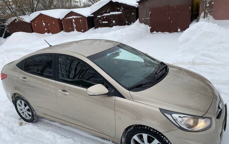 Hyundai Solaris II рестайлинг, 2011 год, 940 000 рублей, 4 фотография