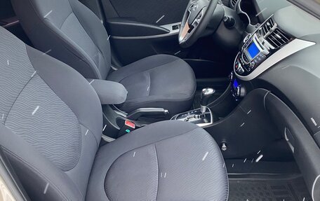 Hyundai Solaris II рестайлинг, 2011 год, 940 000 рублей, 17 фотография