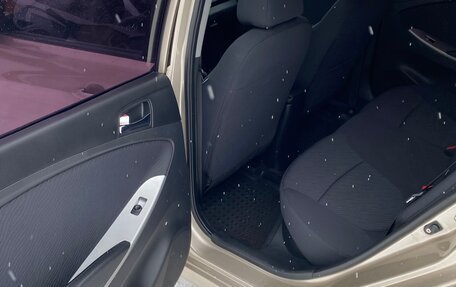 Hyundai Solaris II рестайлинг, 2011 год, 940 000 рублей, 20 фотография