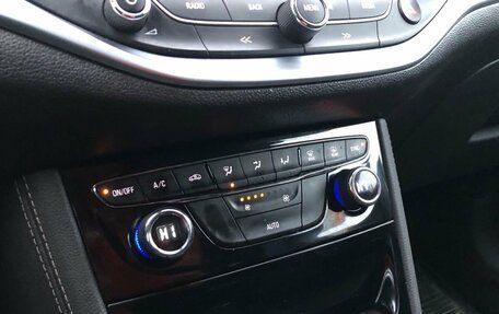 Opel Astra K, 2018 год, 1 200 000 рублей, 13 фотография