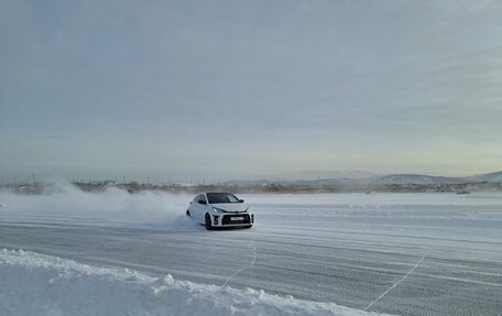 Toyota Yaris, 2021 год, 3 300 000 рублей, 1 фотография